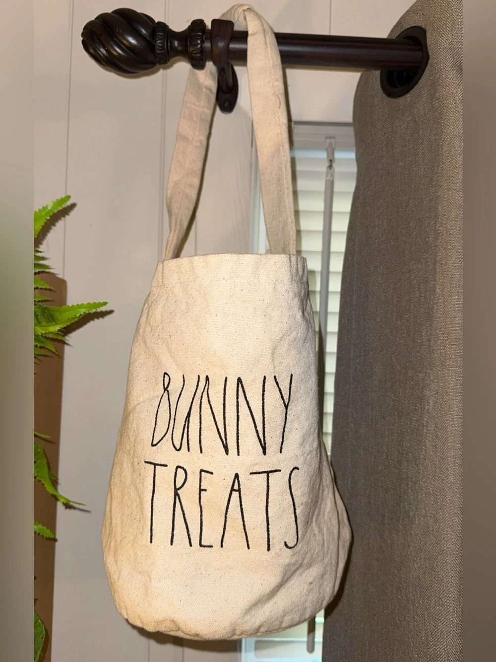 NWOT Rae Dunn white canvas Easter/spring bag tote basket BUNNY TREATS pink inter